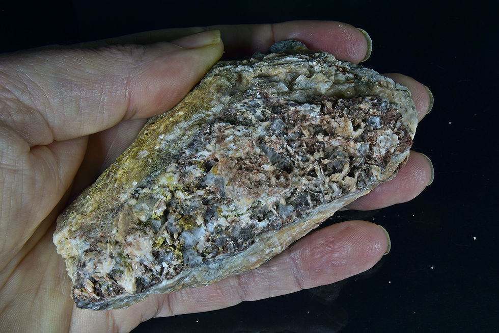 Thumbnail: Fluorite with Calcite on Barite