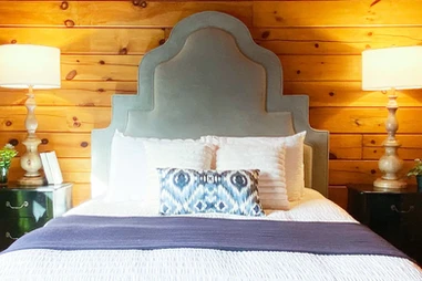 Skypine Lodge Queen Bedroom Wood walls log lodge