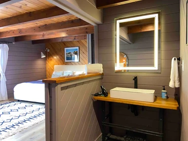 Skypine Lodge Primary Bedroom enormous space light up mirror ensuite bath