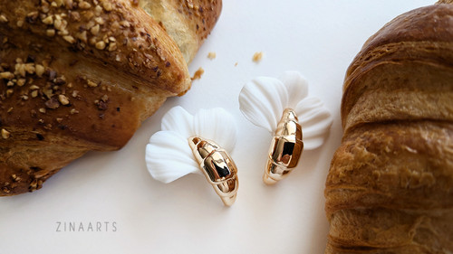 THE CROISSANT EARRINGS Zinaarts Store