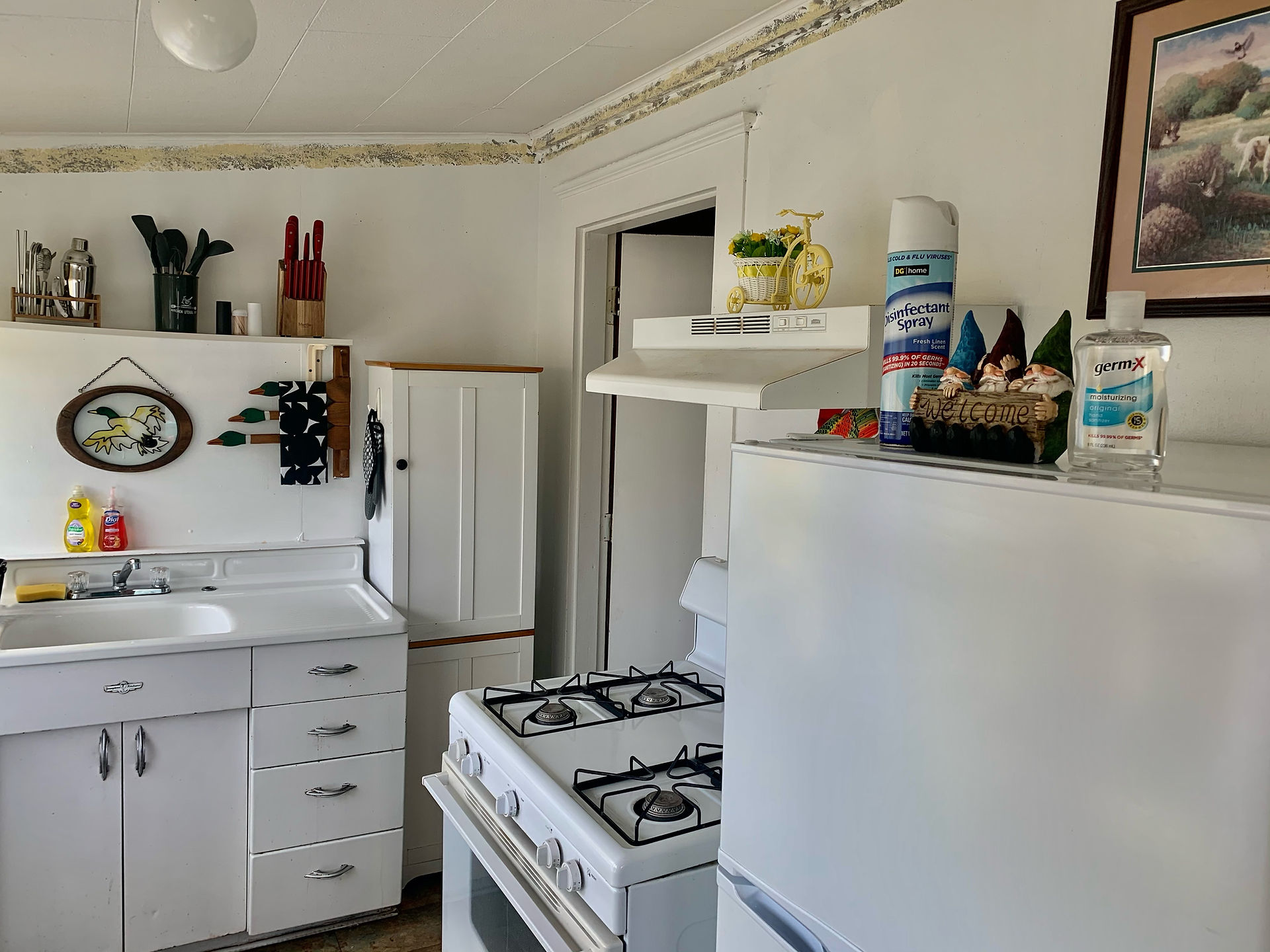 Full Kitchen in family cabin at rainbow haven resort