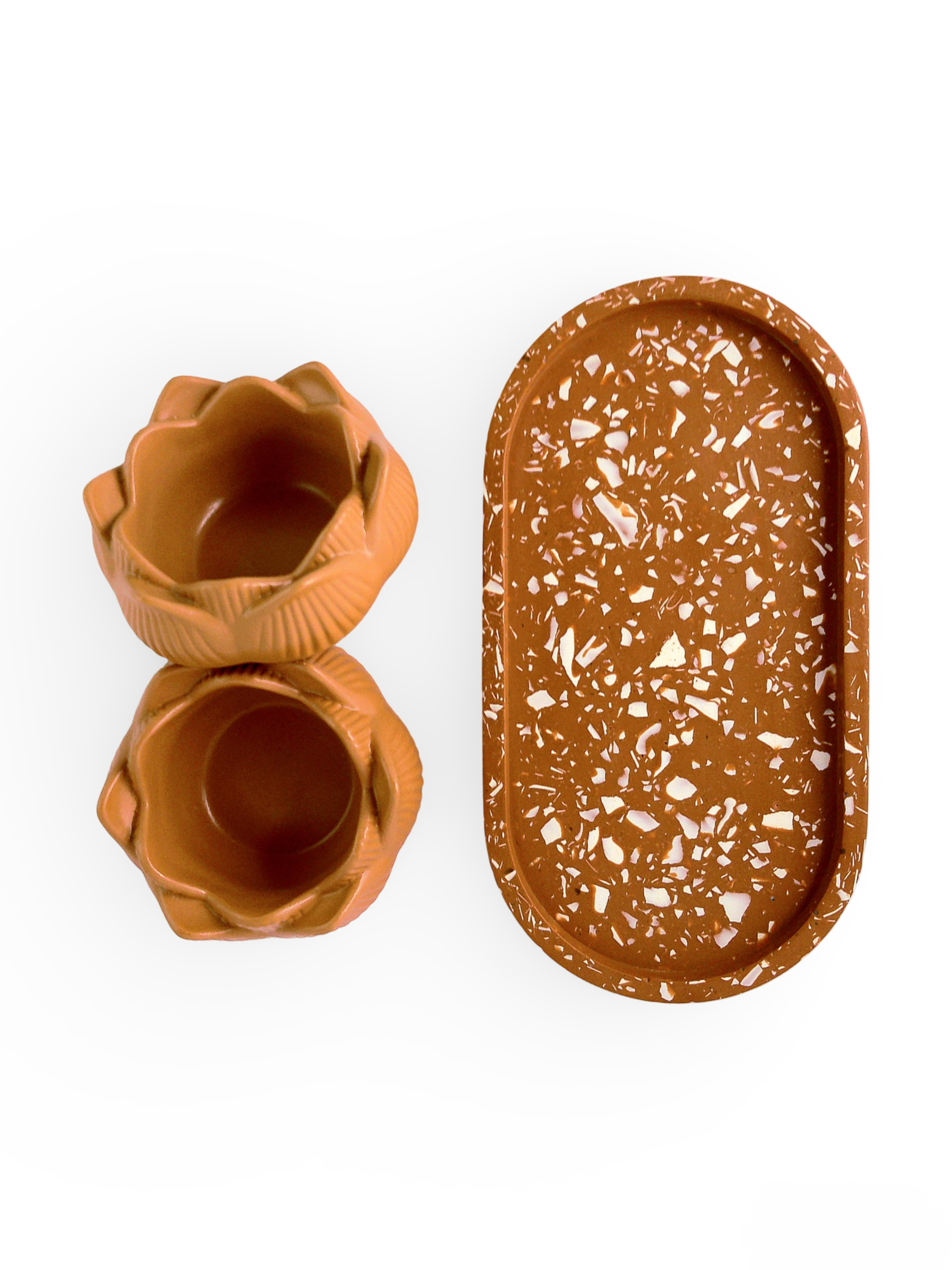 מגש אובלי ופמוטי לוטוס