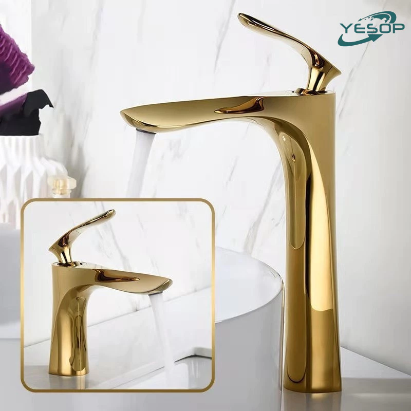 Torneira dourada para lavabo