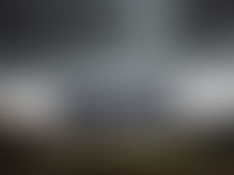 Panneaux solaires sur une maison individuelle exposée à un orage de grêle en Centre-Val de Loire