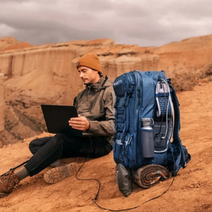 Partir en randonnée ou en bivouac avec un kit solaire portable : l’autonomie pour les amoureux de nature