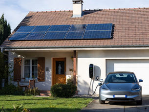 Avec l’essor de la voiture électrique, la recharge à domicile devient un vrai confort pour les particuliers. En Centre-Val de Loire, installer une borne de recharge permet de gagner en autonomie, de sécuriser ses trajets et d’associer facilement mobilité électrique et énergie solaire.