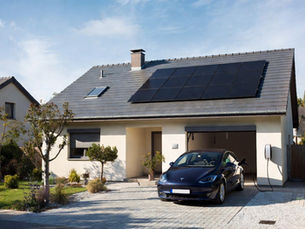 Photovoltaïque et voiture électrique : le duo gagnant pour les maisons individuelles