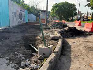 Obras de reencarpetamiento complican el paso peatonal en Calzada de las Bombas