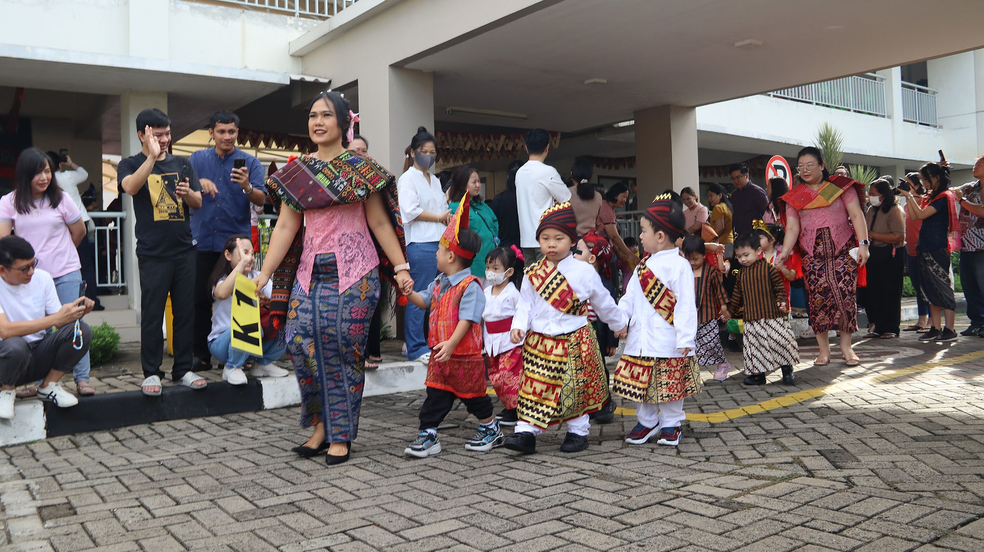 Cultural parade and traditional dances during Pekan Nusantara TK SDH Daan Mogot
