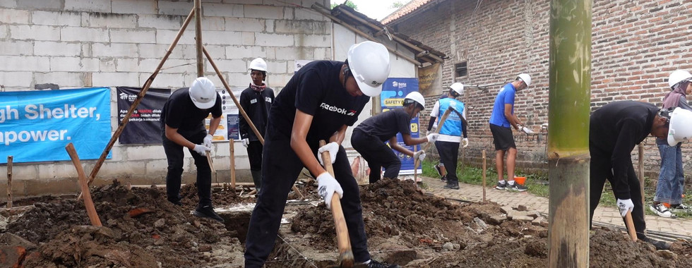 tim basket SMA mewakili adik kelasnya dalam aktivitas Mission Service Learning