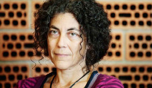 Maria Grazia Calandrone por Patricia Peterle e Andrea Santurbano