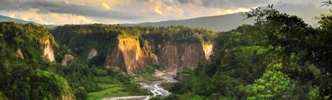 ngarai sianok bukittinggi.jpg