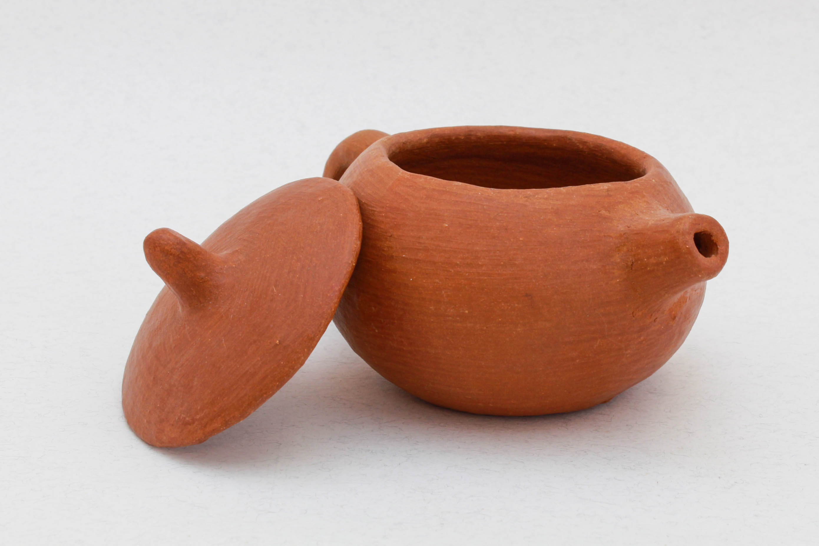 Tetera de barro mediana