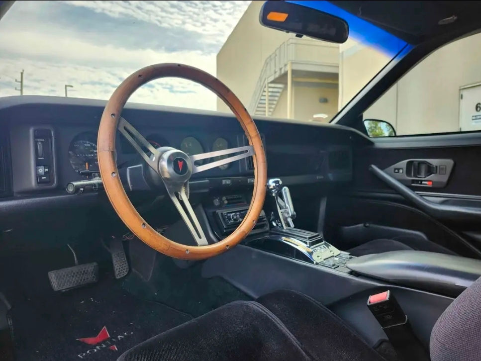 Thumbnail: 1991 Pontiac Firebird Formula 5.7 