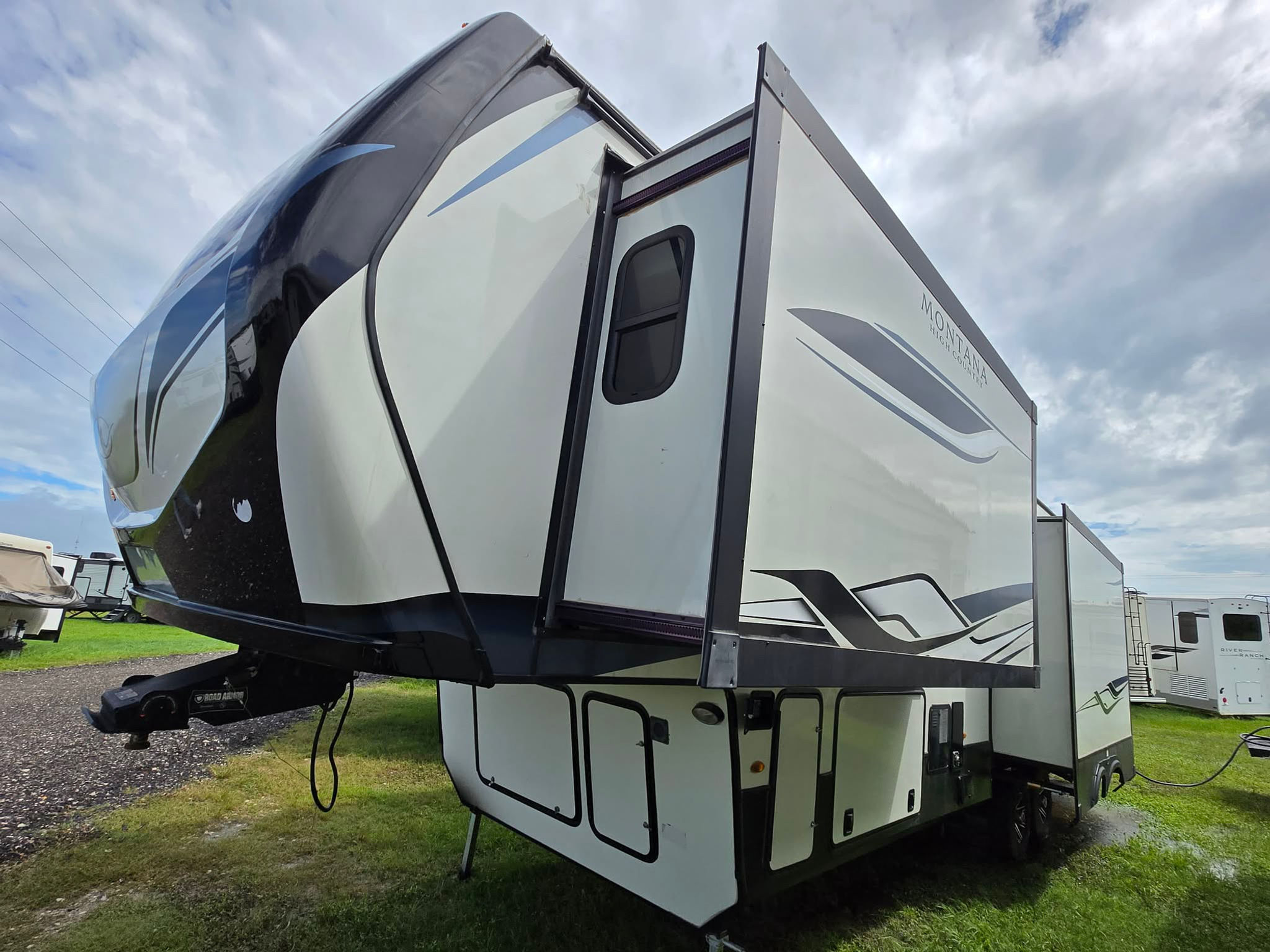 2022 Keystone Montana 335BH