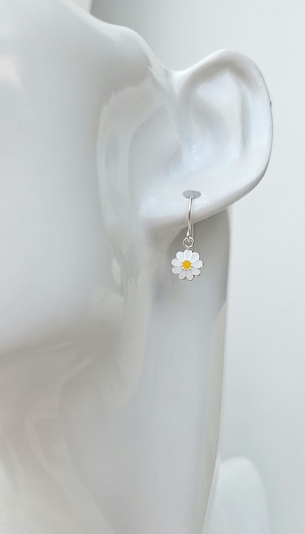 Thumbnail: Dainty daisy flower dangle earrings 