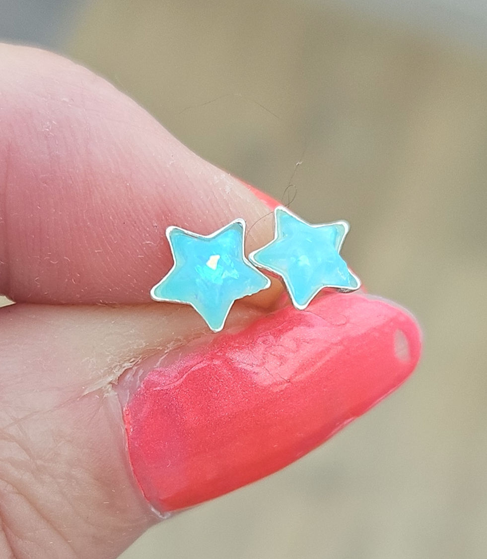 Aqua resin star studs 