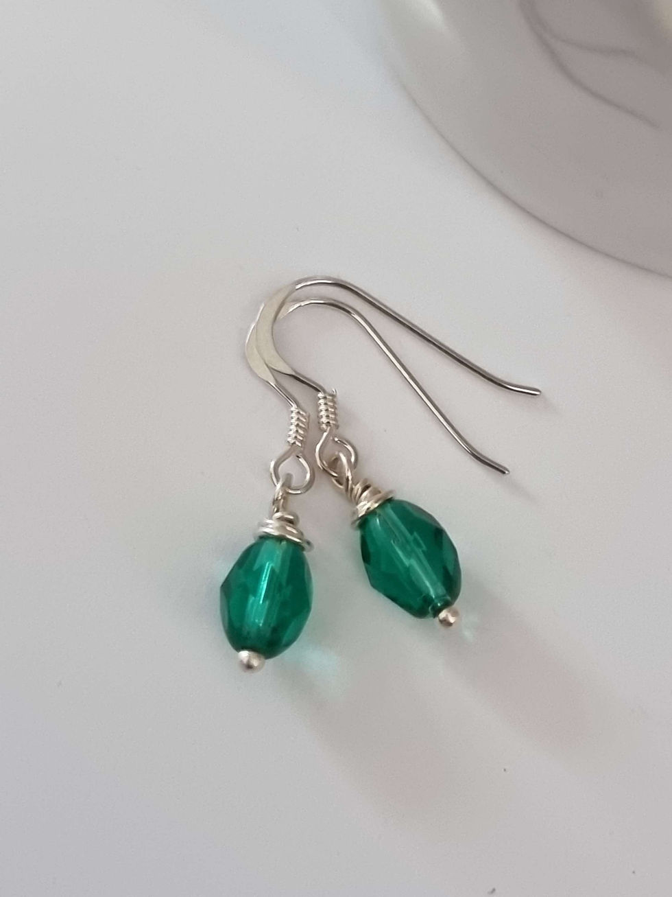 Thumbnail: Dainty oval dangle earrings 
