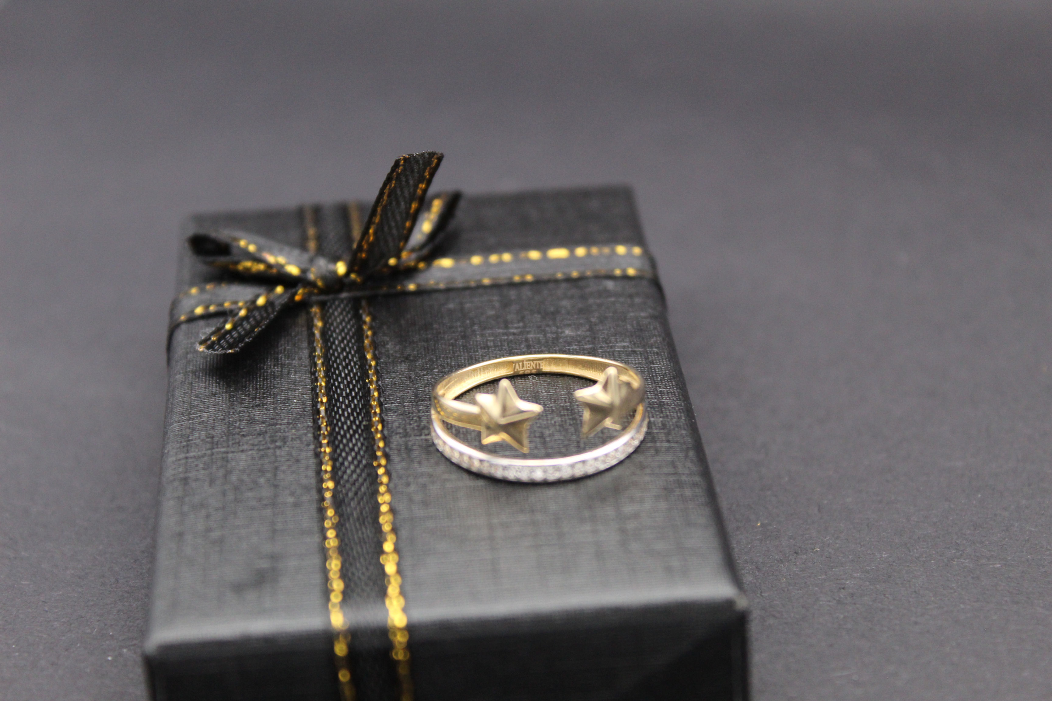 14 k Yellow Gold Star Ring with White Zirconia