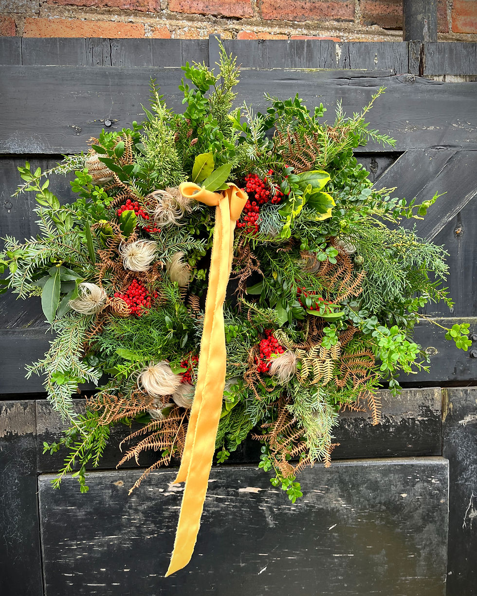 Luxury foliage wreath — Full fresh foliage wreath with evergreens and berries.