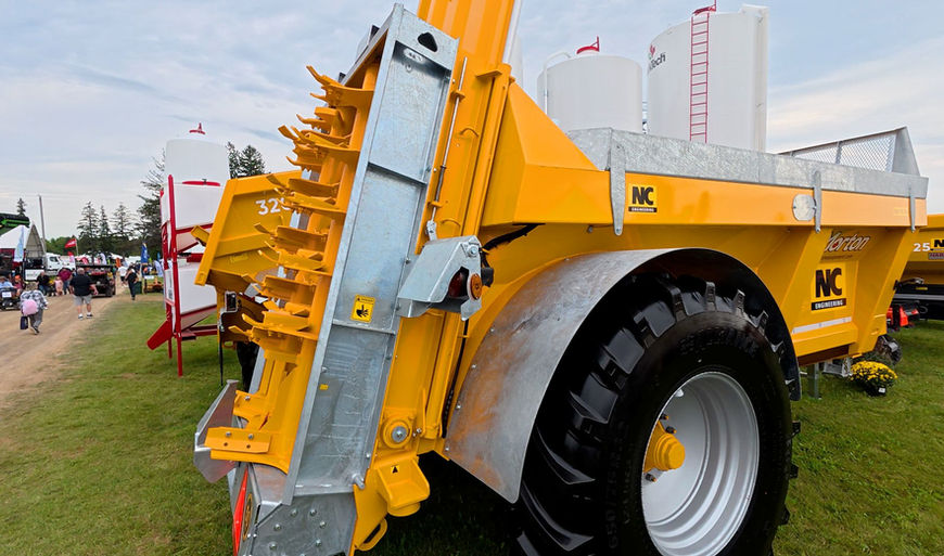 NC Rear Discharge Manure Spreader | 12 Ton / 13 m³ Heavy-Duty Spreader | Morton Equipment