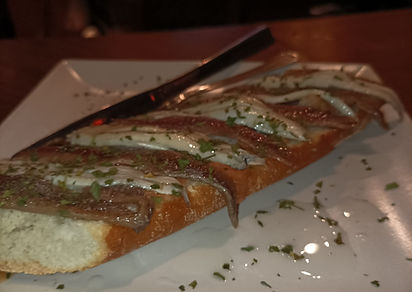 Tosta de matrimonio de boquerones y anchoas.jpg