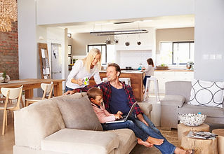 una-familia-casa-1562917524840.jpg