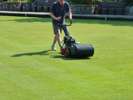 Apprentice green-keeper hits the green
