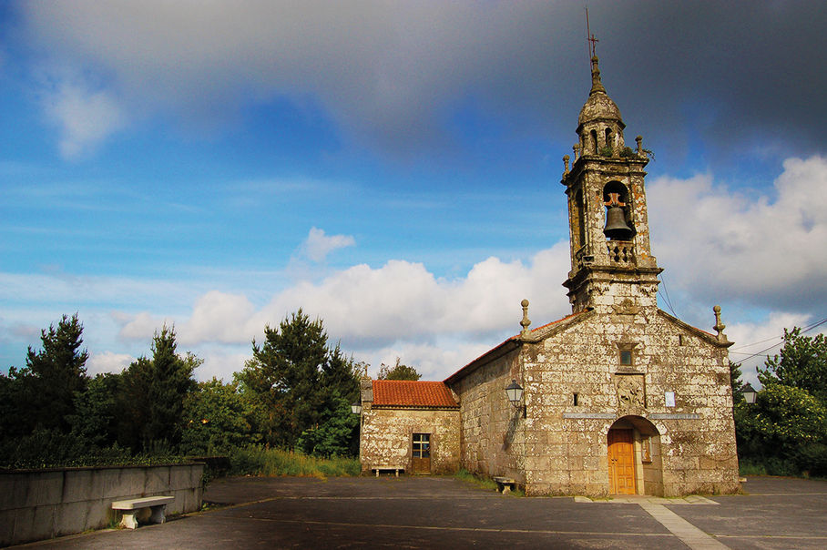 Igrexa de San Martiño de Olveira.jpg