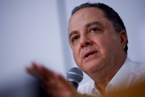 Médico de Lula leva neurologistas e cirurgião de coluna a Brasília depois de tombo no banheiro