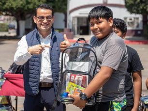 Municipio entrega 350 paquetes para el regreso a clases en delegaciones Sánchez Taboada y La Mesa