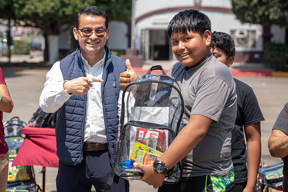 Municipio entrega 350 paquetes para el regreso a clases en delegaciones Sánchez Taboada y La Mesa