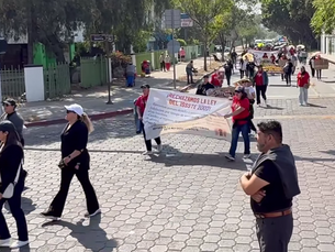 Mantienen diálogo CNTE y Federación; en Tijuana, bloquean garita del Chaparral