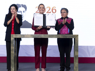 Firma Sheinbaum decreto para fortalecer transparencia; contratos federales se publicarán cada mes