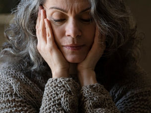 Invisible después de los 50: La gran omisión en la lucha por la igualdad de género