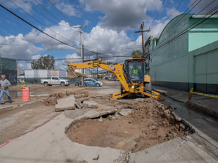 Atiende CESPT socavón que obligó a cerrar calle en colonia Magisterial 