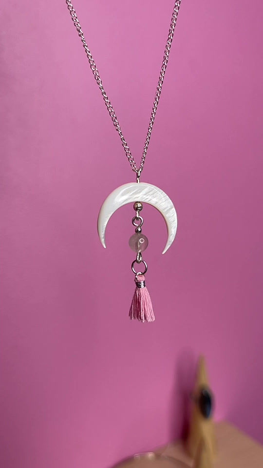 Miniature : Collier demi lune et son Quartz Rose