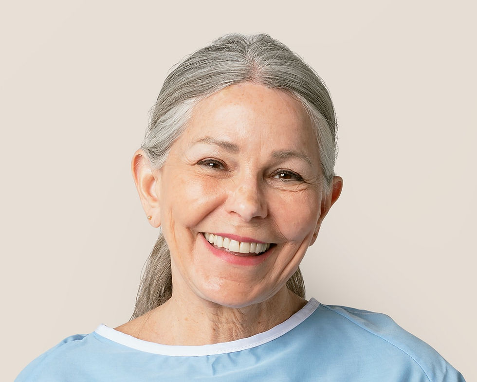 senior-woman-hospital-patient-cured-from-covid-19 de tamaño grande.jpeg