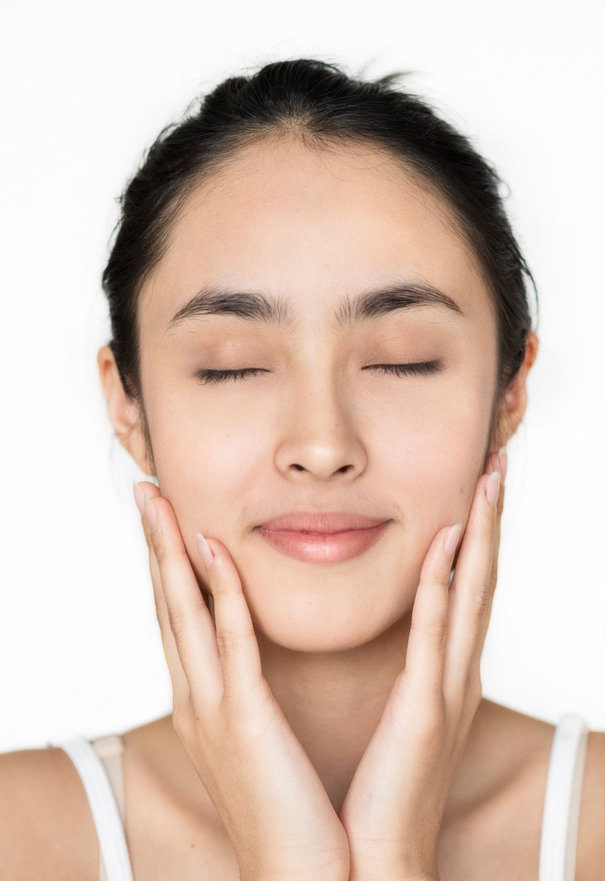 young-asian-girl-portrait-isolated-skincare-concept de tamaño grande.jpeg