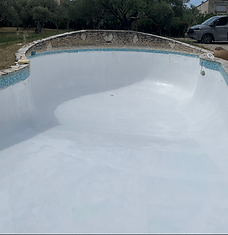Piscine rénovée avec peinture Aubagne