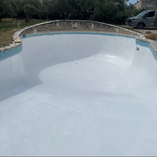 résultat rénovation piscine peinture Var après peinture bi couche