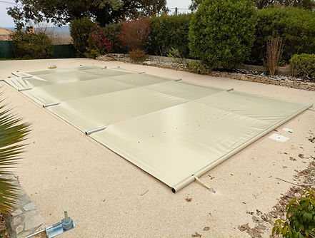 Bache à barres piscine