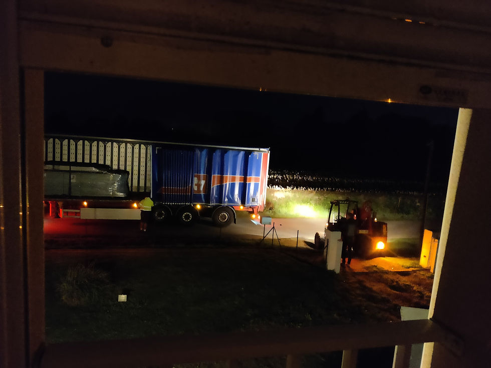 Arrivée en camion de la roulotte