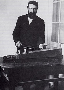 Jacob_Ãrnason_playing_fiðla_wrong_way_