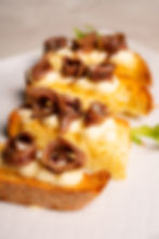 Crostini burro e acciughe