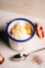 Crumble caldo al miele con gelato al limone