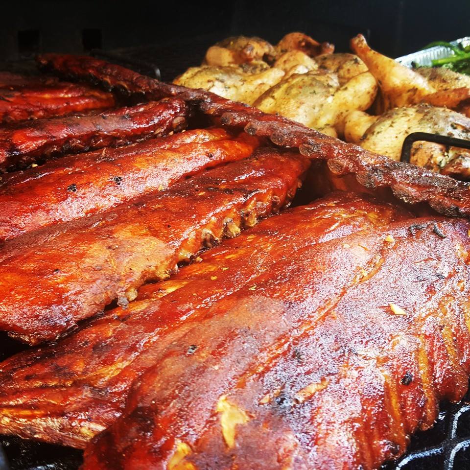 ABOUT US Pigs Eatin' Ribs