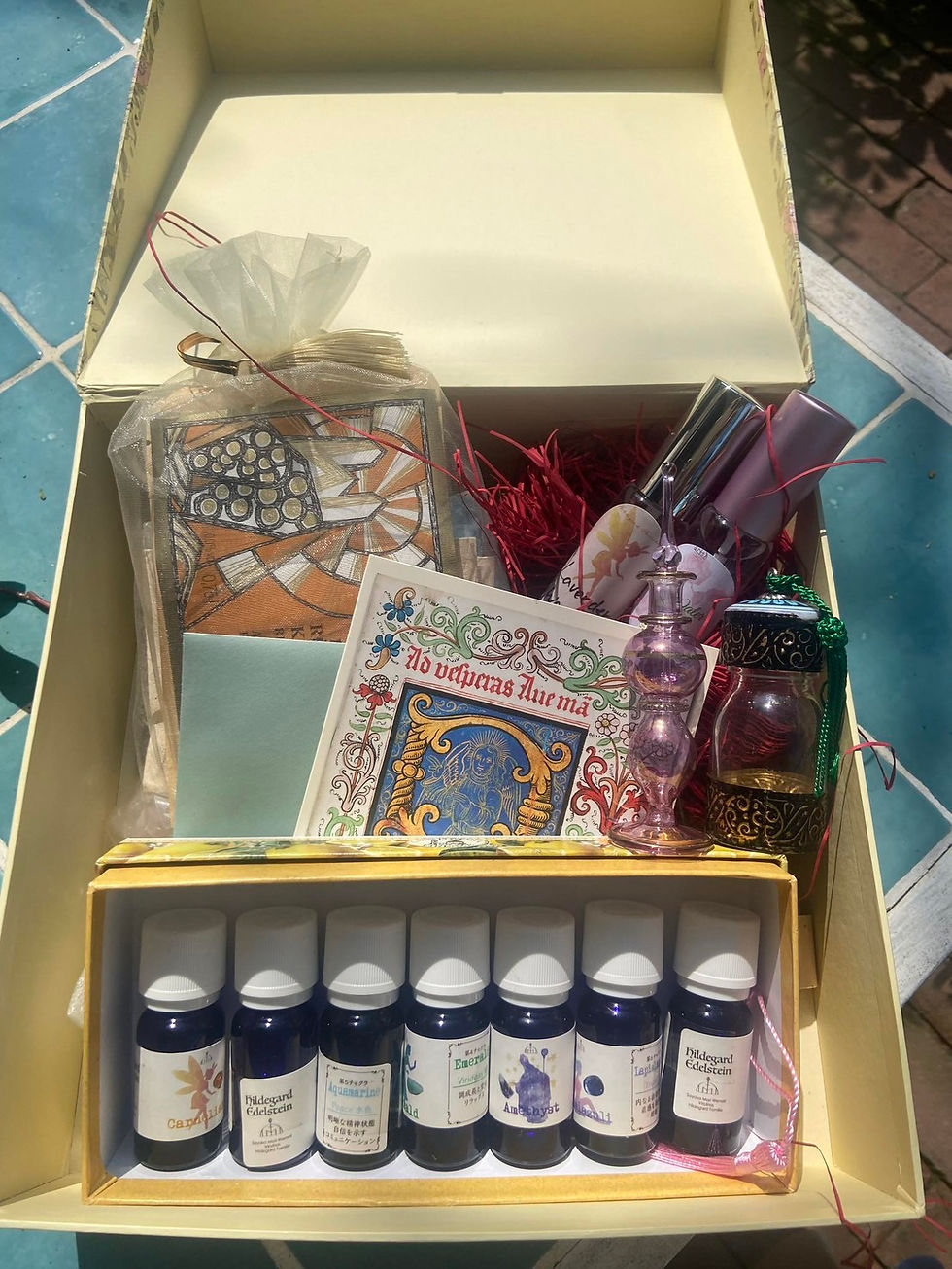 ドイツ自然療法スクール / Hildegard Familie ヒルデガルト・ファミリエ / 聖ヒルデガルトの自然学・宝石療法講師養成講座