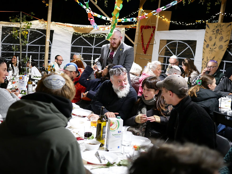 Open Sukkot (Ma'ariw) in der Sukka