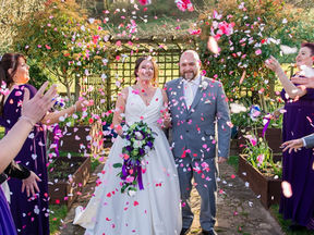 wedding couple during the confetti moments
